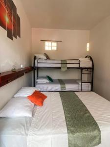 a bedroom with two bunk beds with towels at Hostal San José in Somoto