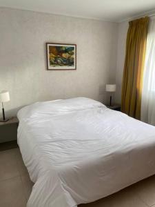 Ένα ή περισσότερα κρεβάτια σε δωμάτιο στο Confortable casa en Mendoza. +7 φωτογραφίες
