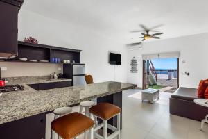 Μια τηλεόραση ή/και κέντρο ψυχαγωγίας στο Jr Suite 6 - Playa Arcangel