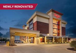 un nuevo concesionario hyundai con un nuevo edificio hidundaibranded en Drury Inn Paducah, en Paducah