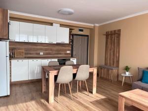 Kuchyň nebo kuchyňský kout v ubytování Апартаменти Bella Deluxe