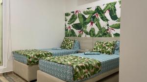 a bedroom with two beds and a mural at Casa en condominio in Flandes