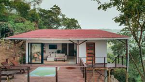 Casa pequeña con terraza y piscina en Masaya Casas Viejas, en Minca