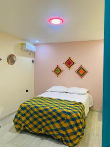 מיטה או מיטות בחדר ב-Hotel Alikaa Wayira