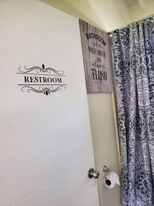 Ένα μπάνιο στο The Surada Bay 2 bedrooms