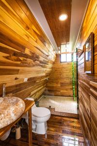 Ванна кімната в Monteverde Teca House
