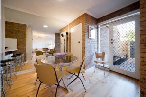 Χώρος καθιστικού στο Honeyeater Hidden Gem - 2BR Central Quiet