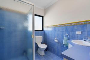 Ένα μπάνιο στο Sweeping Ocean Views -136 Newell - BYO Linen - PetsNegotiable - WiFi +31 φωτογραφίες