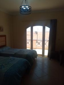 Ein Bett oder Betten in einem Zimmer der Unterkunft Lasirena Resort Aqua Park-Family Only