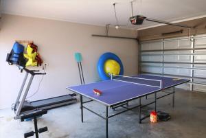 Stolní tenis v ubytování Beautiful Island Blanche Pde Hindmarsh Island - BYO Linen - WiFi nebo okolí
