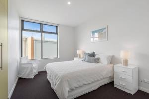Samphire Middleton-Beach - BYO Linen - Wi-Fi-Luxury-Family房間的床