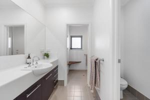 Samphire Middleton-Beach - BYO Linen - Wi-Fi-Luxury-Family衛浴 +37 張相片