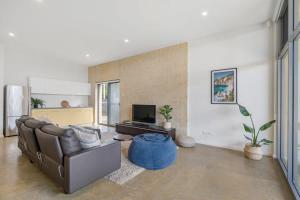 Samphire Middleton-Beach - BYO Linen - Wi-Fi-Luxury-Family電視和／或娛樂中心