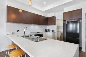 A cozinha ou cozinha compacta de Waterfront Luxury - 35 Providence Plce - No Linen Included