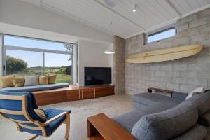 Μια τηλεόραση ή/και κέντρο ψυχαγωγίας στο 62 Newell Ave Middleton - No Linen Included