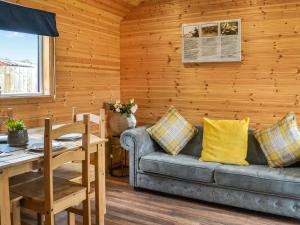 a living room with a couch and a table at Wellington - Uk47055 in Holme upon Spalding Moor