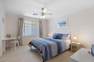 Кровать или кровати в номере 71 Blanche Pde Hindmarsh Island - No Linen Included