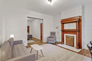 a living room with a couch and a fireplace at Housepitality - The City Gateway in Columbus