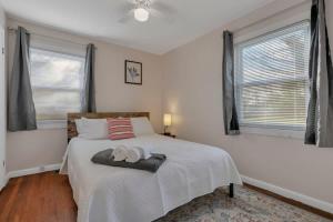 a bedroom with a bed with two towels on it at Housepitality - West Side Lodge - 6 BR 2 BA in Columbus