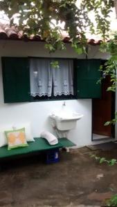a bathroom with a sink and a sink at Casa da Dona Dita in Paraty