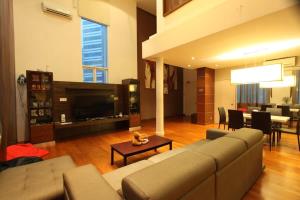 אזור ישיבה ב-Lavish Loft 12 Steps Away From Bukit Bintang