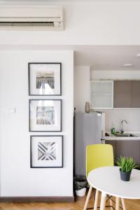 Artsy Designed Studio with a Breathtaking View of the City