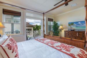 Katil atau katil-katil dalam bilik di Beautiful Poolside Villa Open Layout With Pool Fitness and Beach Access