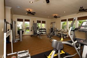 Fitness centrum a/nebo fitness zařízení v ubytování Beautiful Poolside Villa Open Layout With Pool Fitness and Beach Access