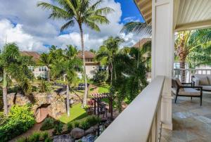 Taman di luar Beautiful Poolside Villa Open Layout With Pool Fitness and Beach Access