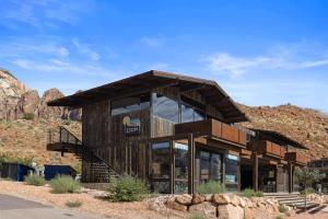 a house in the desert with mountains in the background at Zion loft with canyon views - unit 3 in Springdale