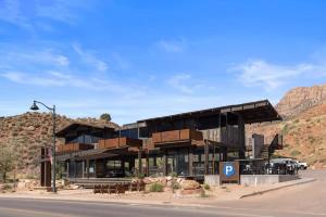 a building on the side of the road at Zion loft with canyon views - unit 1 in Springdale