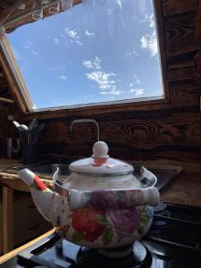 a tea pot sitting on top of a stove at Eco Lodge La Ola Oculta in Trigo Blanco +19 photos