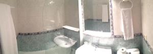 Koupelna v ubytování Hostal La Estación + 35 fotografií