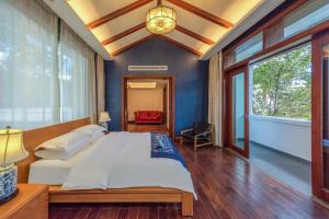 a bedroom with a large bed and a large window at Leliving Butterfly Resort Lijiang in Lijiang