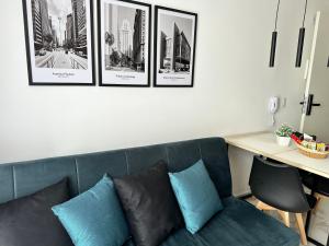 Posedenie v ubytovaní Apartamento novo decorado com sacada e linda vista da Cidade
