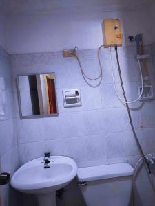 Bilik mandi di Goland Pension House & Dormitory by SMS Hospitality