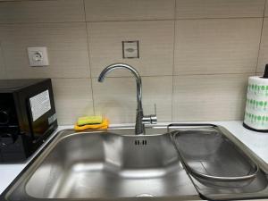 ครัวหรือมุมครัวของ Quiet simple brand new luxury apartment by the sea +58 ภาพ