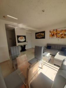 a living room with a couch and a table at APARTAMENTO 3 HABITACIONES - No aire acondicionado in Valledupar