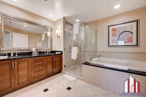 Koupelna v ubytování MGM Signature-29-617 F1 Track & Strip View Balcony