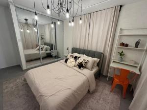 Ein Bett oder Betten in einem Zimmer der Unterkunft Oasis La Merced - Near Plaza Las Americas - San Juan