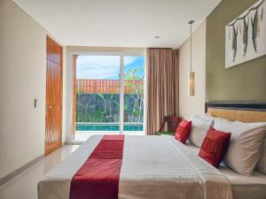Postel nebo postele na pokoji v ubytování Svarna Suites Seminyak + 37 fotografií