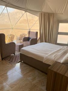 Voodi või voodid majutusasutuse Moon Rum LuxuryCamp toas