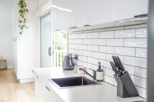 A cozinha ou cozinha compacta de Charming Highton Hideaway between CBD and Surf Coast