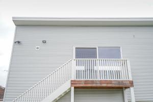 Uma varanda ou terraço em Charming Highton Hideaway between CBD and Surf Coast