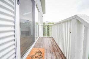 Uma varanda ou terraço em Charming Highton Hideaway between CBD and Surf Coast