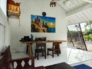 a room with a table with a laptop on it at Alam Cottage Uluwatu in Uluwatu