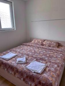 Ένα ή περισσότερα κρεβάτια σε δωμάτιο στο DAMIEN apartments