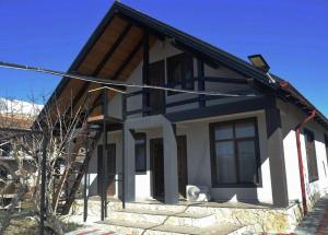 a house that is being constructed with a roof at Lotca lu Vasile in Crisan