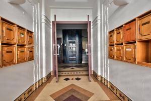 a hallway with wooden lockers and a hallway with a corridorngthngthngthngth at la palais osiris Nice centre jardin wifi clim parking in Nice