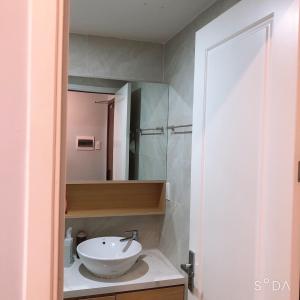 a bathroom with a sink and a mirror at The Manor Crown T12 in Thôn Trường Giang